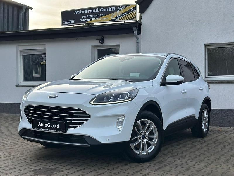 Gebraucht Ford Kuga Titanium 150 PS (110 kW) 2022 Weiß SUV