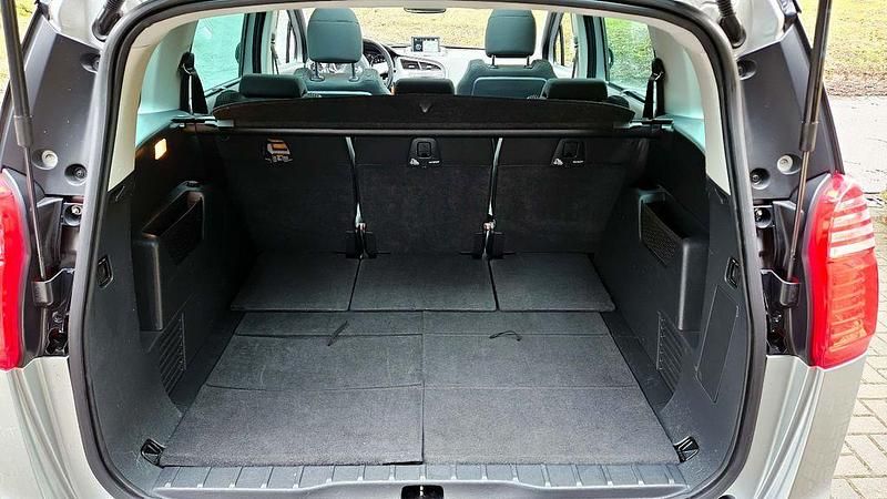 Gebraucht Peugeot 5008 Allure 150 PS (110 kW) 2016 Silber Van / Kleinbus