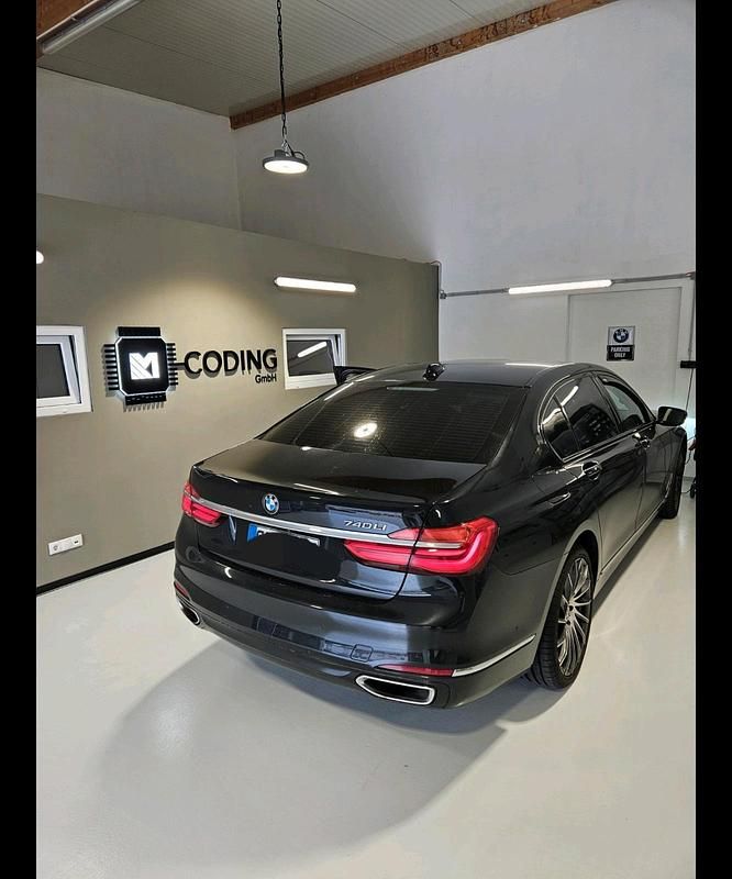Schwarz Gebraucht 2016 BMW 740L Limousine | 31.500 € (Etwas zu teuer) - Bild 1/4