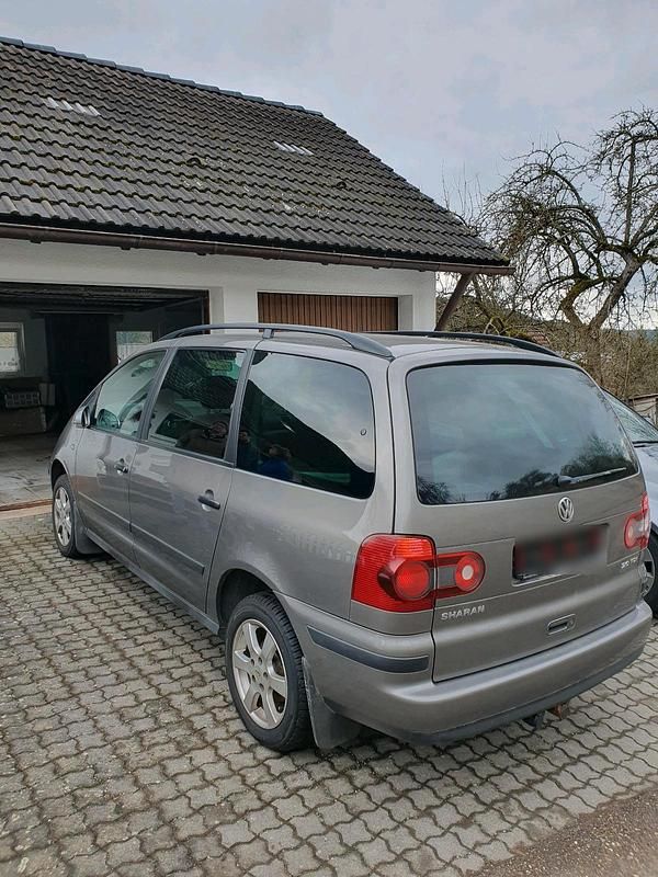 Gebraucht VW Sharan 140 PS (102 kW) 2010 Silber Van / Kleinbus