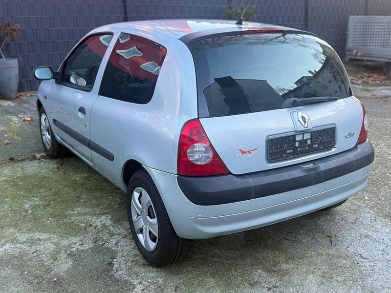 Gebraucht Renault Clio II Authentique 75 PS (55 kW) 2002 Silber Limousine