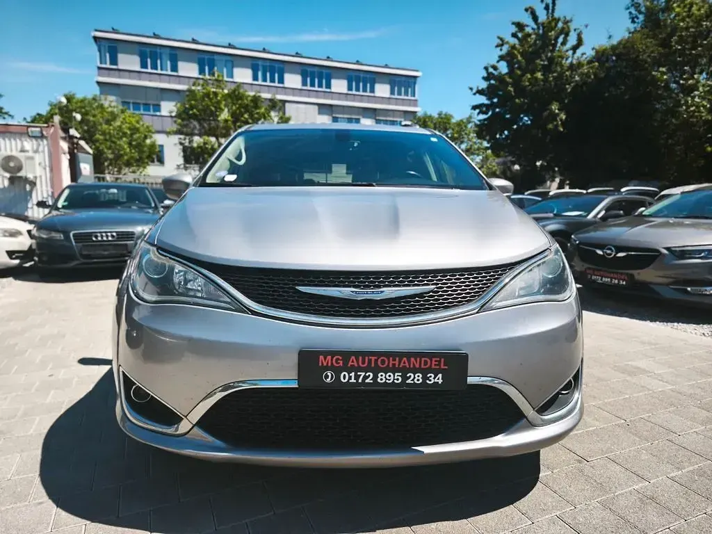 Gebraucht Chrysler Pacifica 291 PS (214 kW) 2020 Grau Limousine