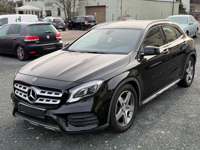 Schwarz Gebraucht 2019 Mercedes GLA180 AMG SUV | 17.950 € (Guter Preis) - Bild 1/4