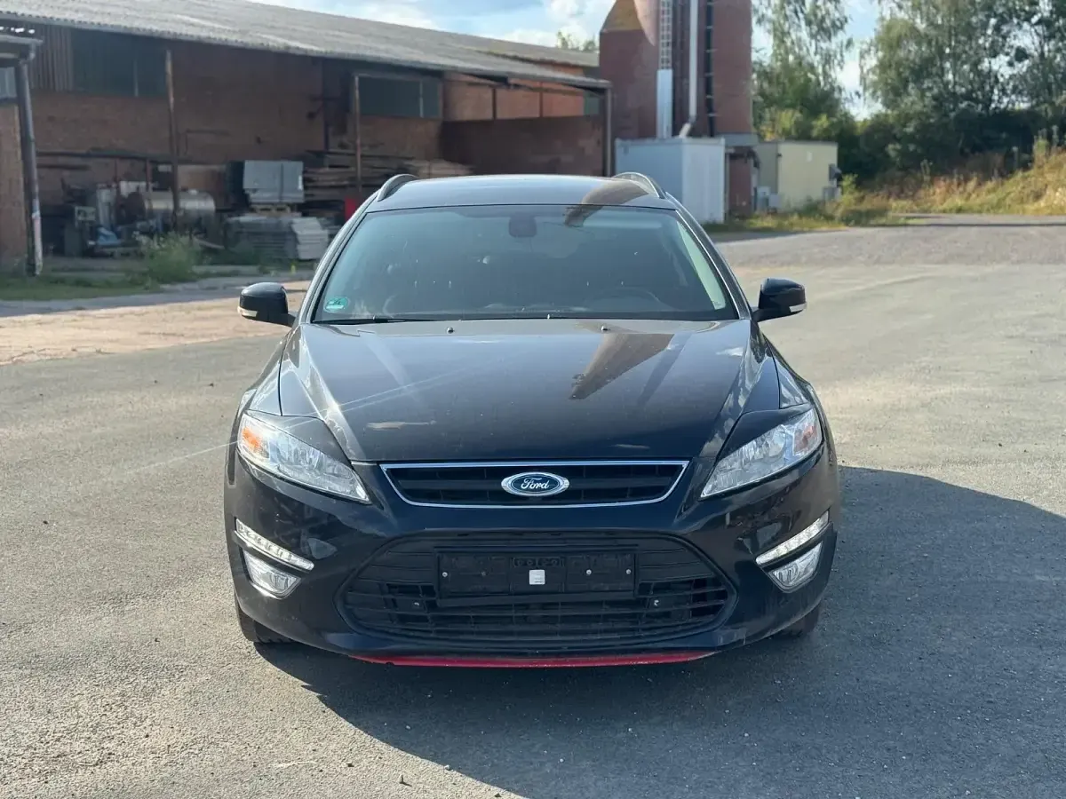 Gebraucht Ford Mondeo 138 PS (101 kW) 2012 Schwarz Kombi