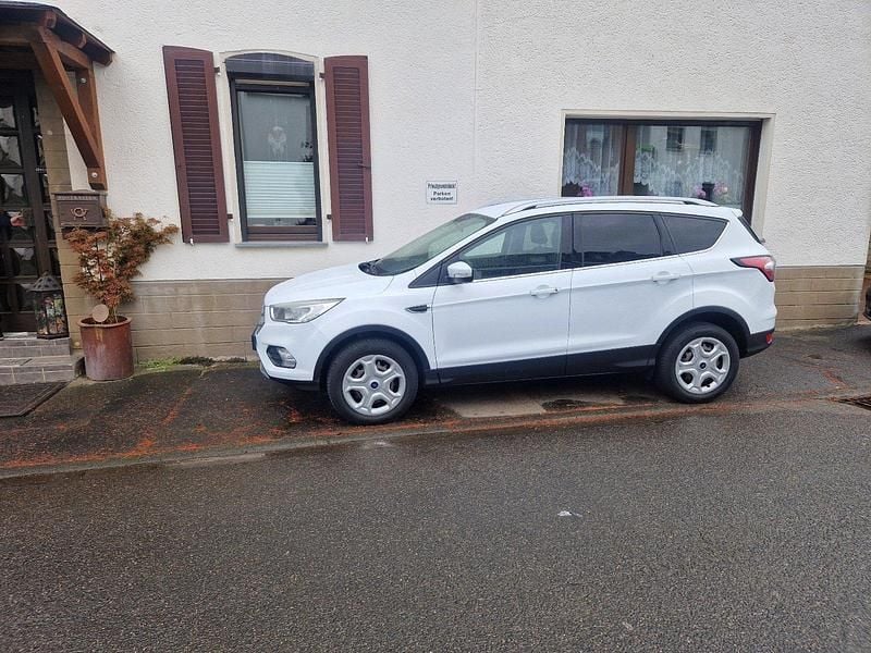 Używany Ford Kuga Trend 120 KM (88 kW) 2018 Biały SUV