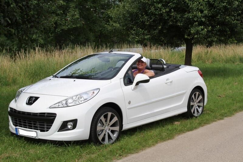 Weiß Gebraucht 2012 Peugeot 207 CC Roland Garros Cabrio | 9.500 € - Bild 1/4