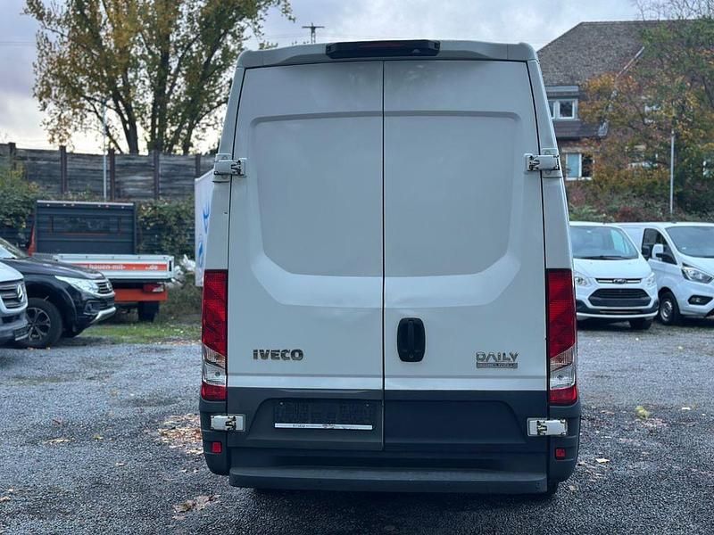 Gebraucht Iveco Daily 156 PS (114 kW) 2018 Weiß Van / Kleinbus