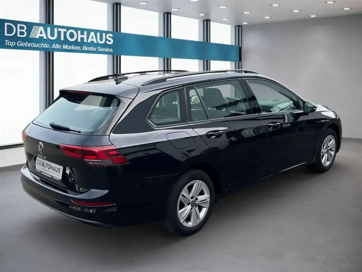 Gebraucht VW Golf VIII Life 110 PS (80 kW) 2024 Schwarz Kombi