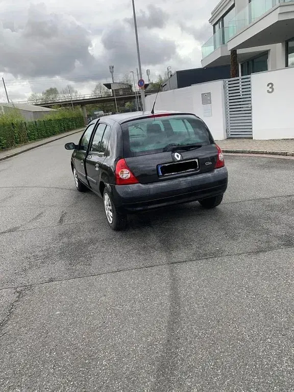 Second-hand Renault Clio II Expression 75 CP (55 kW) 2003 Negru Berlinǎ