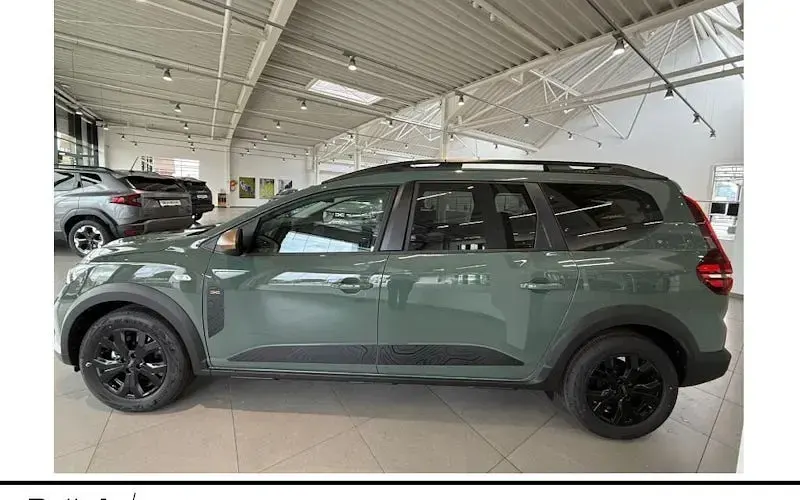 Neu Dacia Jogger Extreme 141 PS (103 kW) 2025 Grün Van / Kleinbus