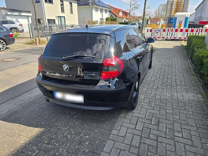 Gebraucht BMW 116 122 PS (89 kW) 2007 Schwarz Kleinwagen