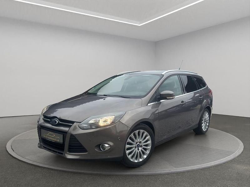 Braun Gebraucht 2012 Ford Focus Titanium Limousine | 4.999 € (Guter Preis) - Bild 1/4