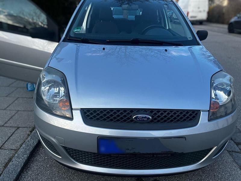 Gebraucht Ford Fiesta 60 PS (44 kW) 2007 Silber Kleinwagen