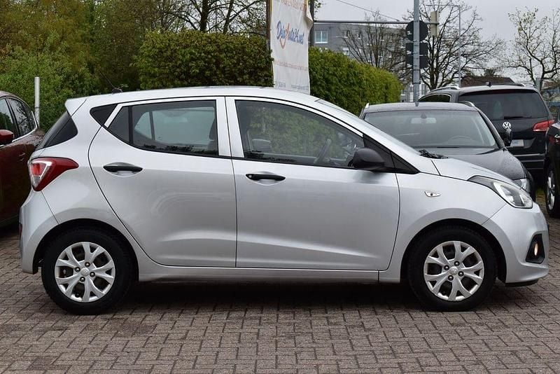 Gebraucht Hyundai i10 Classic 67 PS (49 kW) 2015 Silber Kleinwagen