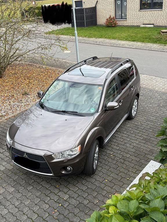 Braun Gebraucht 2010 Mitsubishi Outlander Instyle SUV | 1.800 € (Superpreis) - Bild 1/4