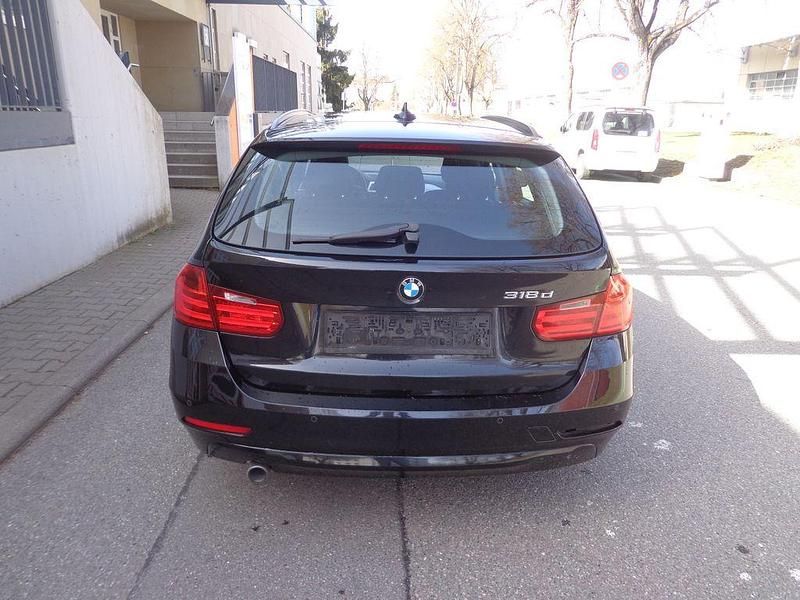 Gebraucht BMW 318 Sport Line 143 PS (105 kW) 2013 Schwarz Kombi