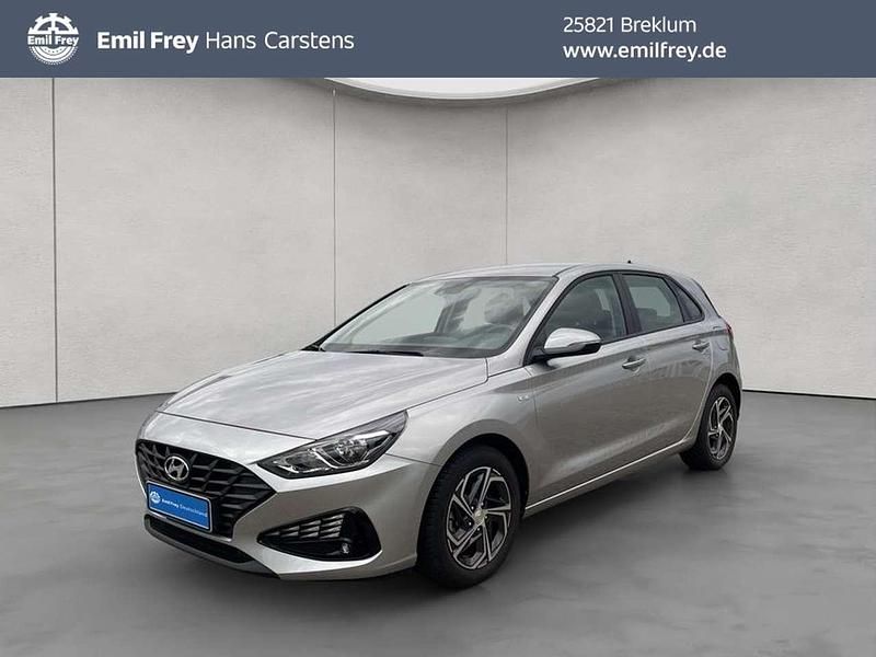 Silber Gebraucht 2023 Hyundai i30 Trend Limousine | 16.250 € (Guter Preis) - Bild 1/4