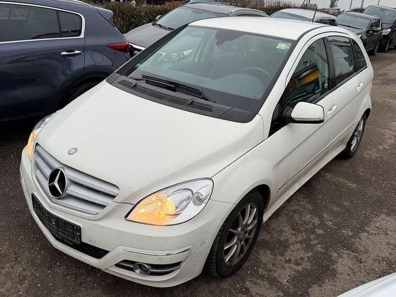Gebraucht Mercedes B200 136 PS (100 kW) 2009 Weiß Van / Kleinbus