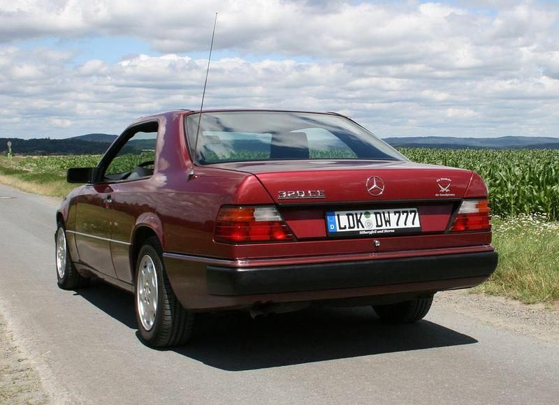 Gebraucht Mercedes 320 220 PS (161 kW) 1993 Rot Coupé