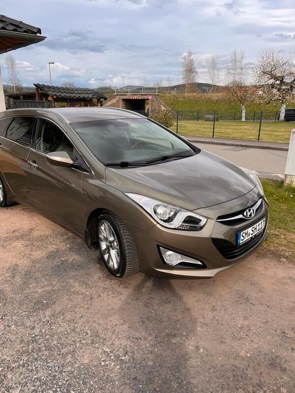 Braun Gebraucht 2014 Hyundai i40 Premium Kombi | 6.490 € (Superpreis) - Bild 1/4