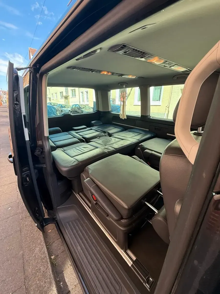 Second-hand VW T5 Team 179 CP (131 kW) 2011 Negru Van