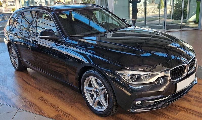 Gebraucht BMW 330 Sport Line 252 PS (185 kW) 2018 Schwarz Kombi