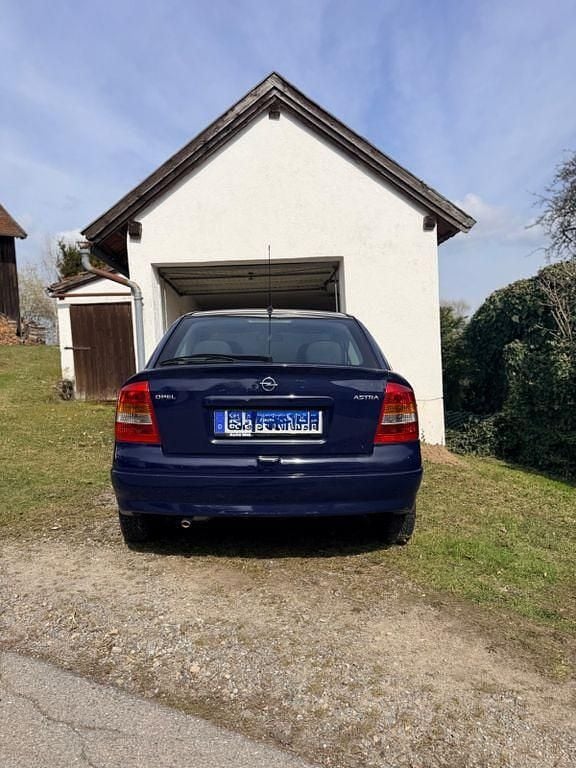 Gebraucht Opel Astra 75 PS (55 kW) 2002 Blau Limousine