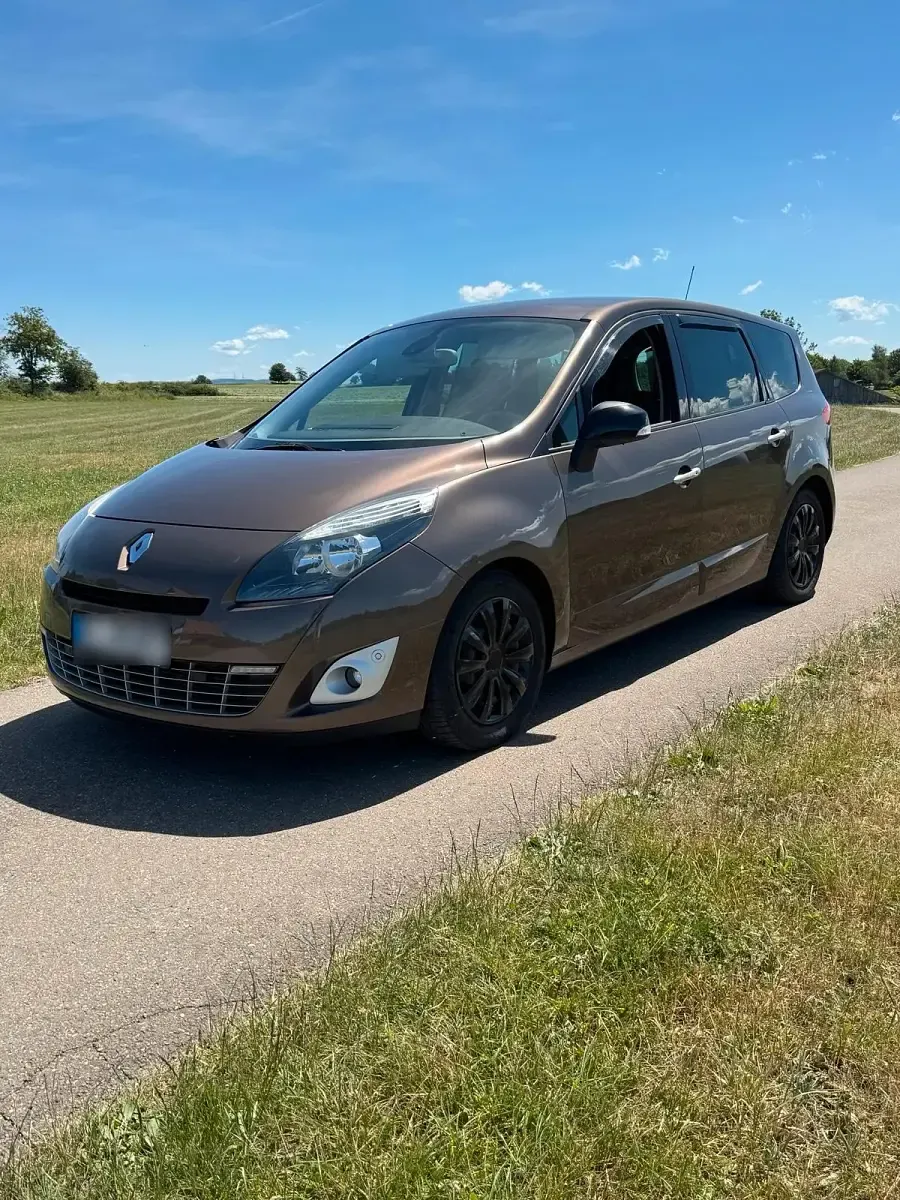 Gebraucht Renault Scénic III 131 PS (96 kW) 2011 Braun Van / Kleinbus