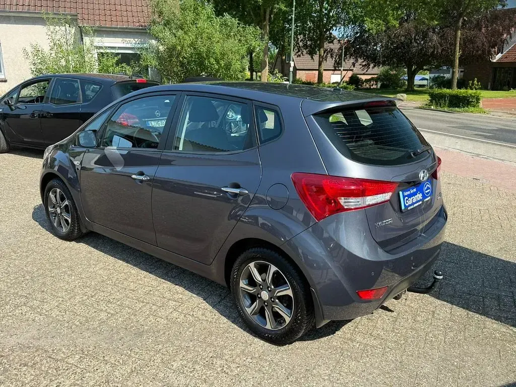 Gebraucht Hyundai i20 Space Plus 125 PS (91 kW) 2019 Grau Kleinwagen