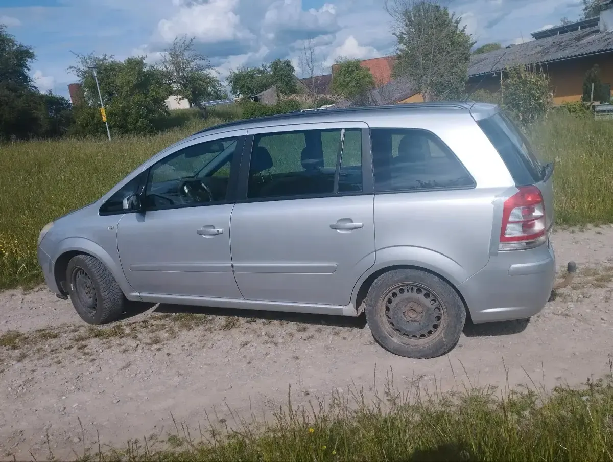 Gebraucht Opel Zafira 150 PS (110 kW) 2008 Silber Van / Kleinbus