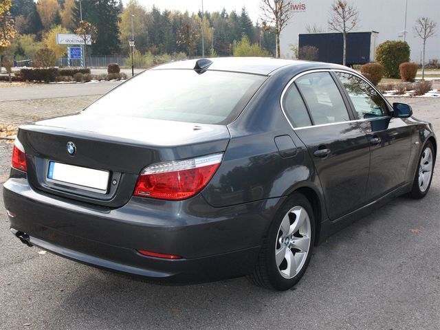 Gebraucht BMW 530 Sport Line 320 PS (235 kW) 2007 Grau metallic Limousine