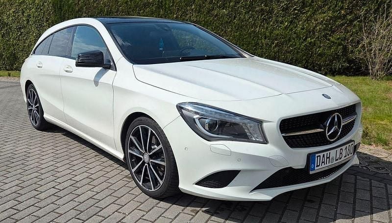 Weiß Gebraucht 2016 Mercedes CLA250 Shooting Brake Kombi | 14.099 € (Superpreis) - Bild 1/4
