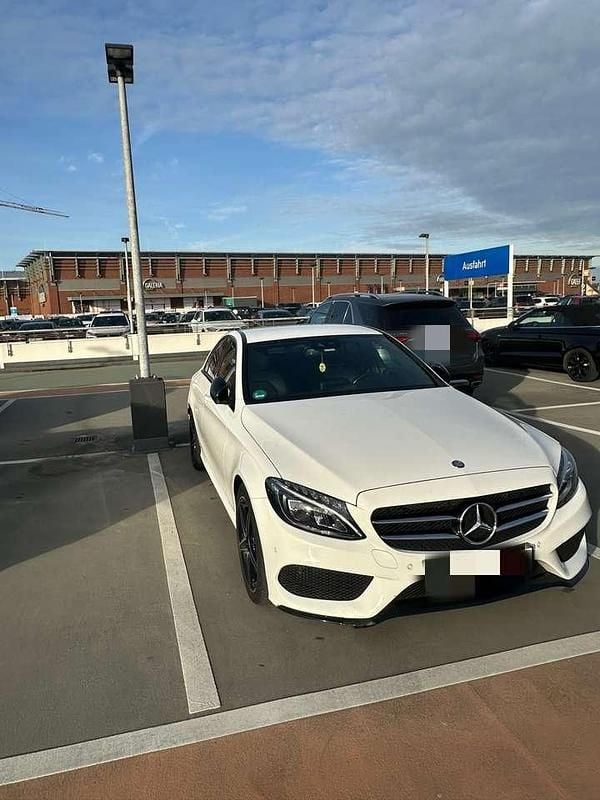 Gebraucht 2016 Mercedes C180 AMG line Limousine | 15.800 € (Guter Preis) - Bild 1/4