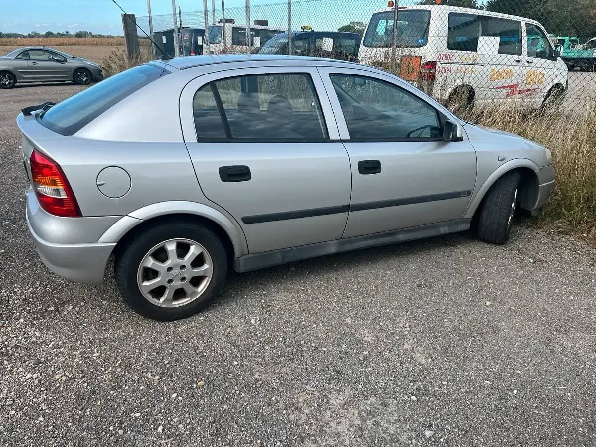 Gebraucht Opel Astra 101 PS (74 kW) 2002 Grau Limousine