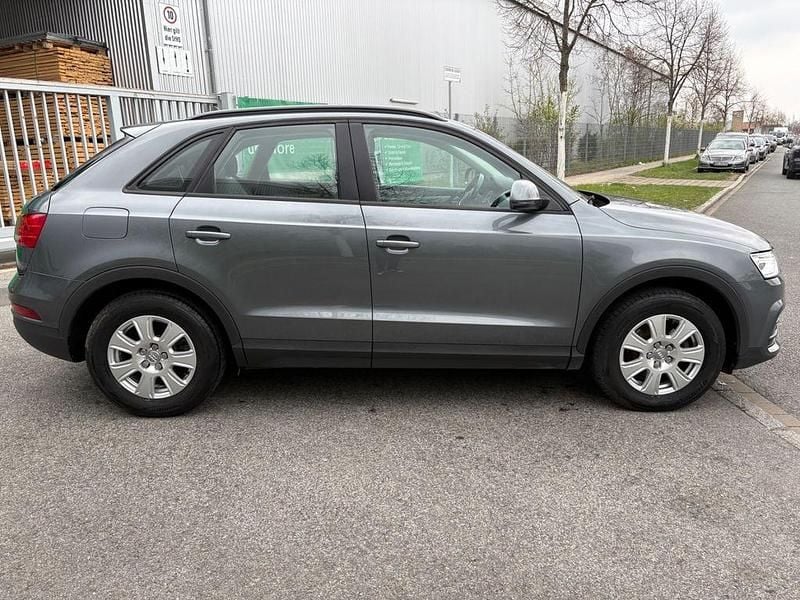 Używany Audi Q3 Basis 120 KM (88 kW) 2018 Szary SUV