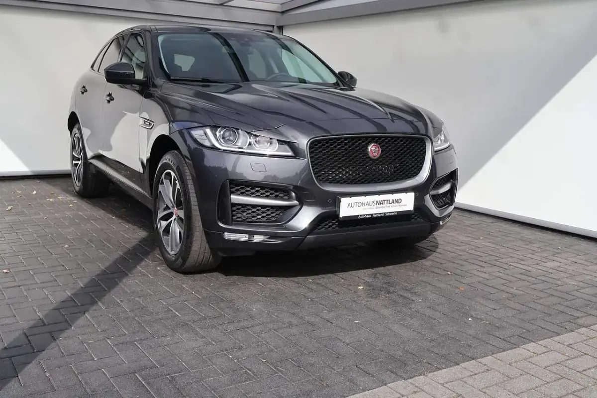 Gebraucht Jaguar F-Pace 300 PS (220 kW) 2018 Carpathian grey SUV