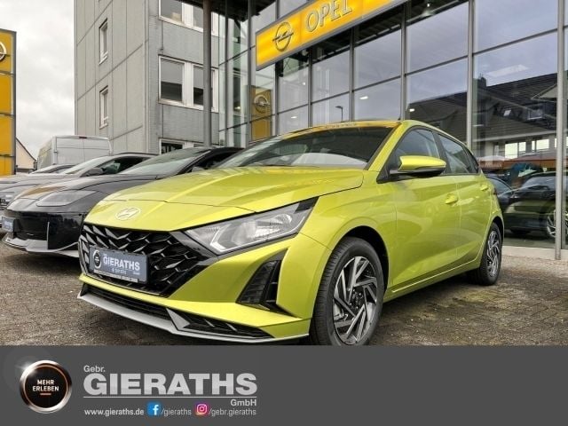 Gelb Gebraucht 2024 Hyundai i20 Trend Limousine | 18.390 € (Guter Preis) - Bild 1/4