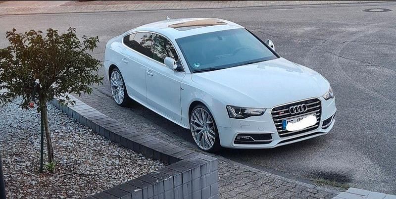 Weiß Gebraucht 2016 Audi A5 Sportback Sport Kleinwagen | 18.900 € (Guter Preis) - Bild 1/4