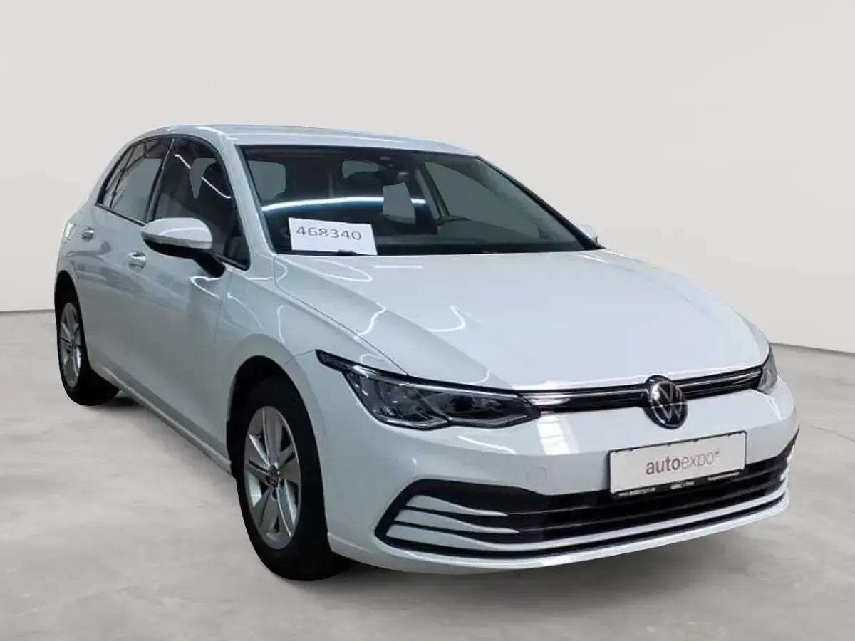 Second-hand VW Golf VIII Life 131 CP (96 kW) 2022 Berlinǎ