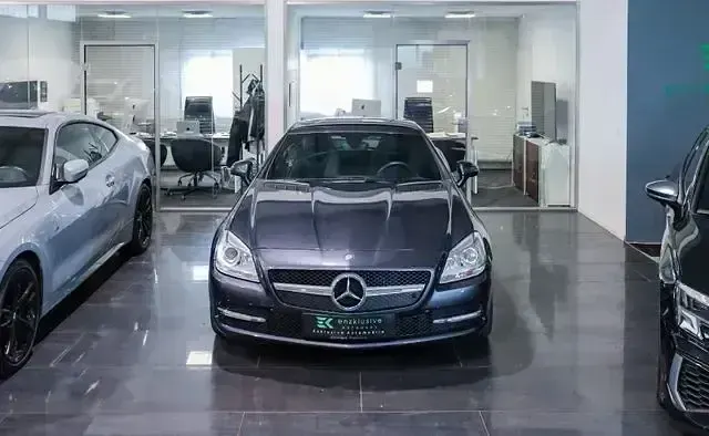Gebraucht Mercedes SLK250 AMG 204 PS (150 kW) 2011 Tenoritgrau Cabrio
