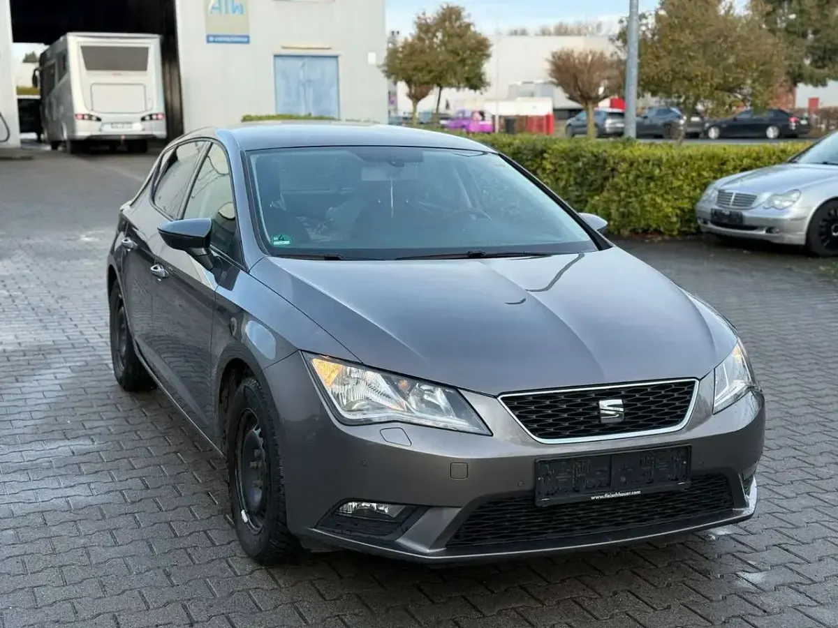 Używany Seat Leon CONNECT 125 KM (91 kW) 2016 Szary Sedan/Limuzyna