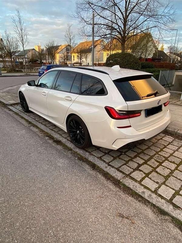 Gebraucht BMW 330 M Sport 265 PS (194 kW) 2019 Weiß Kombi