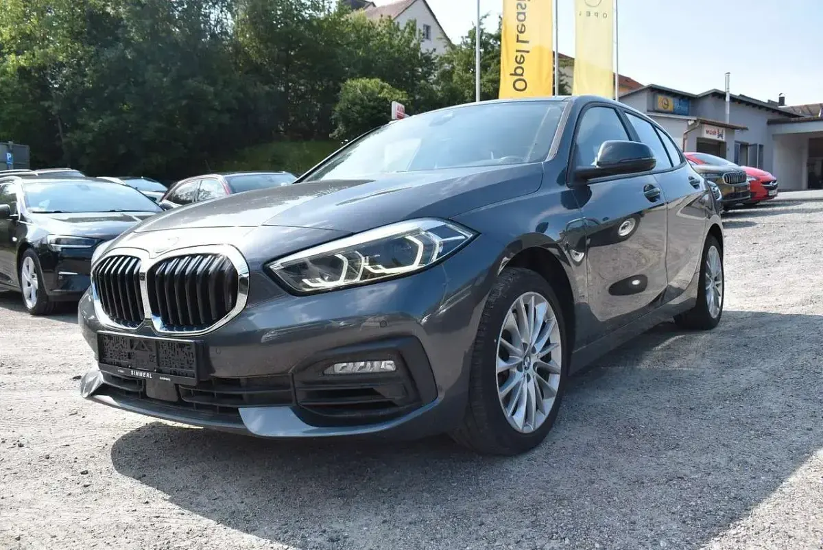 Gebraucht BMW 120 Advantage 178 PS (130 kW) 2021 Mineralgrau metallic Kleinwagen