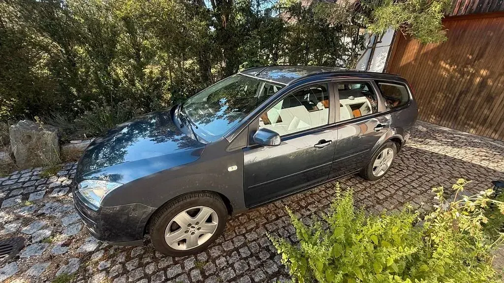 Gebraucht Ford Focus 109 PS (80 kW) 2007 Grau Kombi