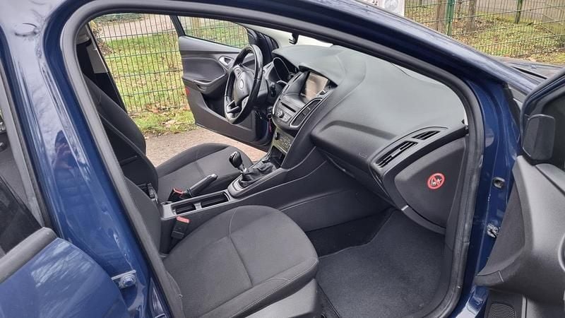 Gebraucht Ford Focus Trend 105 PS (77 kW) 2015 Blau Kombi