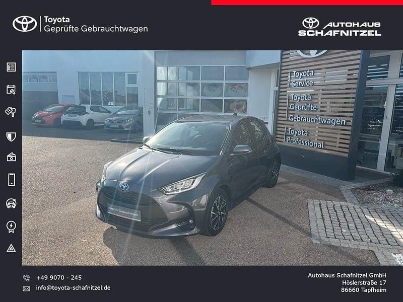 Marlingrau metallic Gebraucht 2022 Toyota Yaris Hybrid Basis Limousine | 19.900 € (Fairer Preis) - Bild 1/4