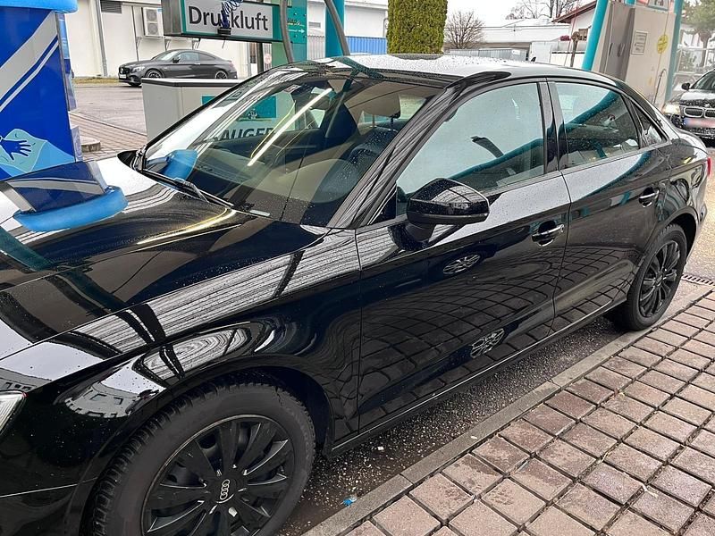 Gebraucht Audi A3 116 PS (85 kW) 2020 Schwarz Limousine