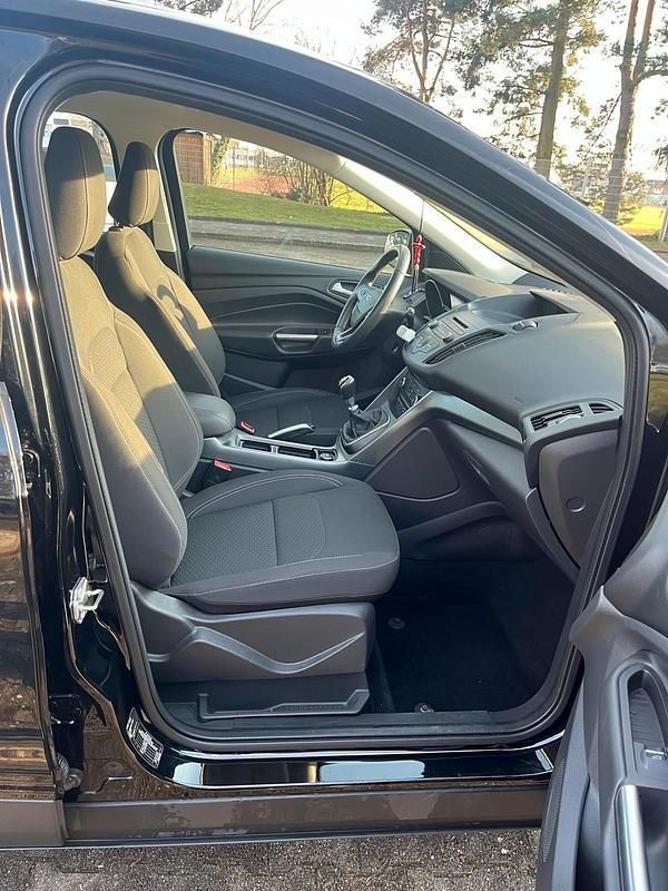 Gebraucht Ford Kuga Trend 120 PS (88 kW) 2019 Schwarz SUV