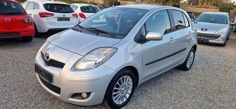 Gebraucht Toyota Yaris Sol 101 PS (74 kW) 2009 Silber Kleinwagen