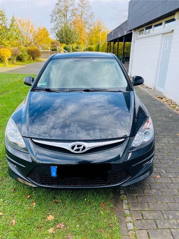 Schwarz Gebraucht 2011 Hyundai i30 Edition+ Limousine | 6.300 € (Teuer) - Bild 1/4
